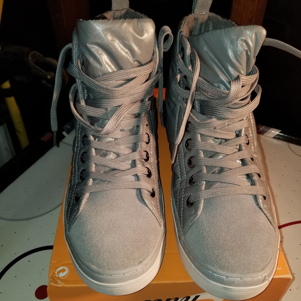 Guess boots